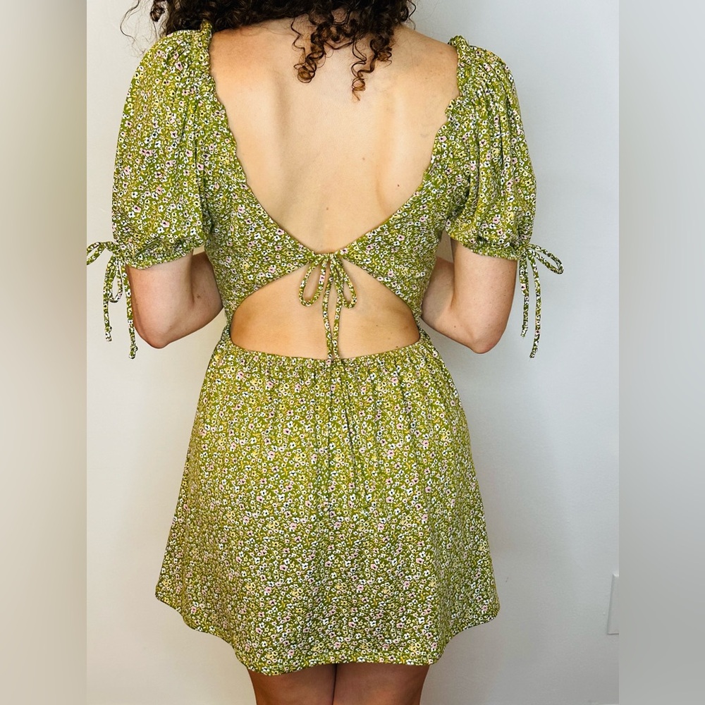 Urban Outfitters Romper. Size- XS. Color- Green Floral
